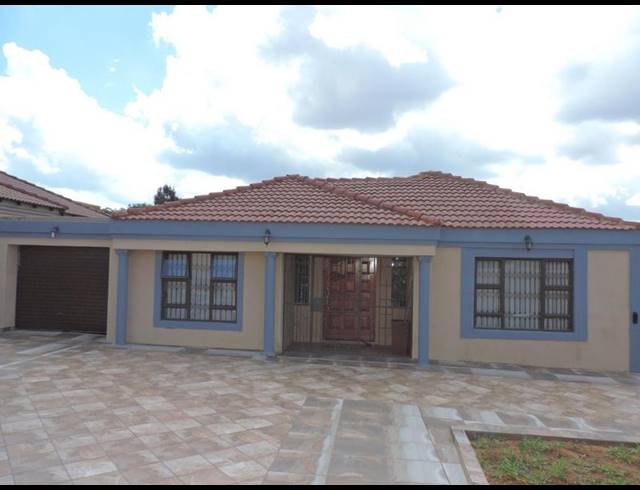 3 BEDROOM HOUSE FOR SALE IN BIRCH ACRES